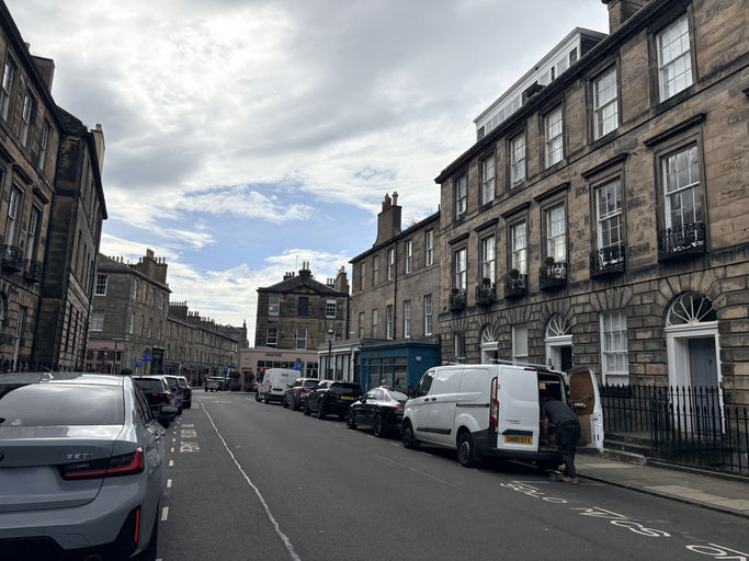 Photo captured on Alva Street
